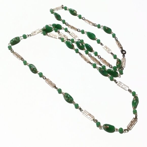 Green Art Glass and Gold Tone Long Beaded Vintage Necklace - Picture 4 of 5